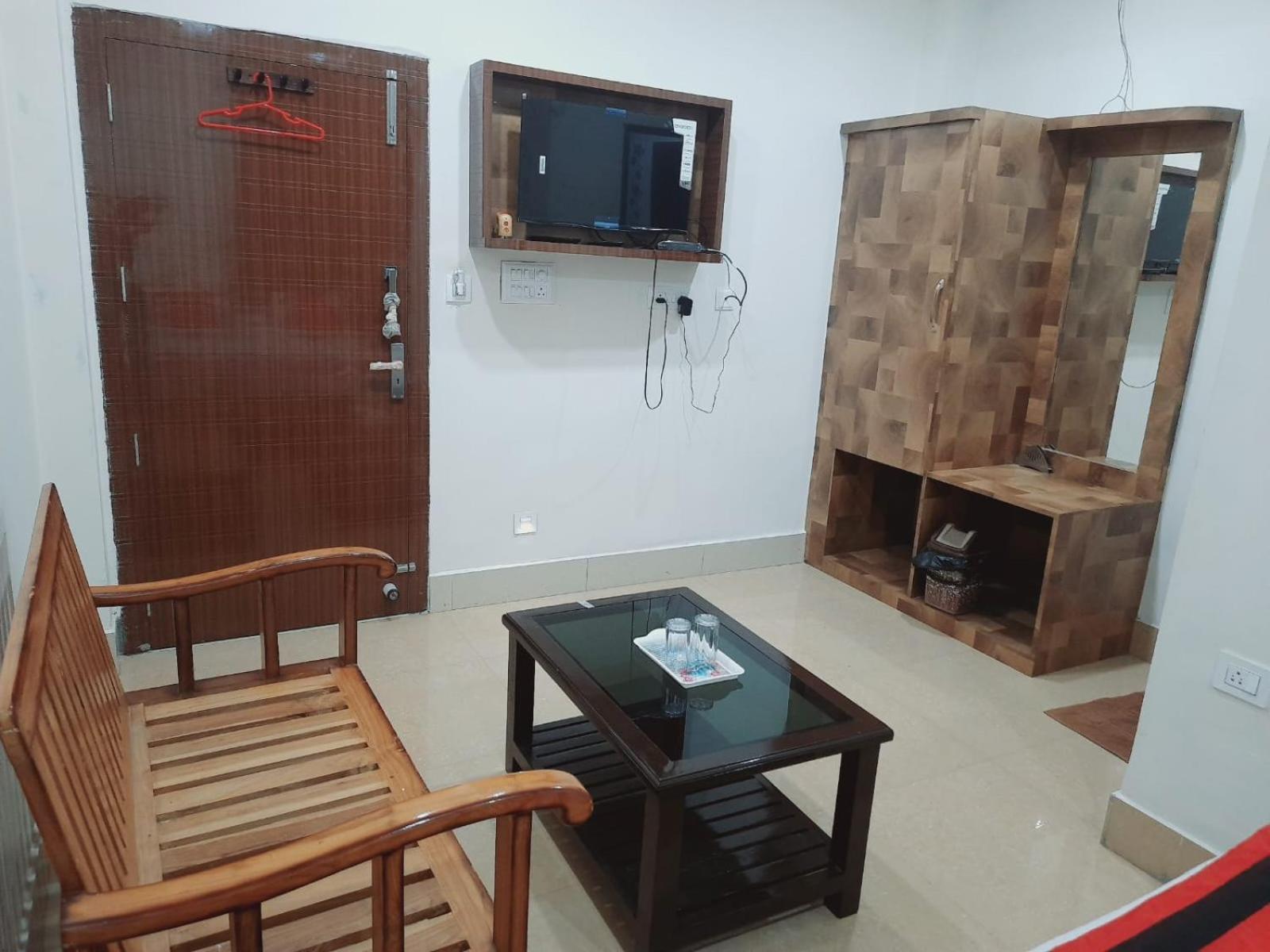 Hotel Knight Inn Airport Гувахати Экстерьер фото